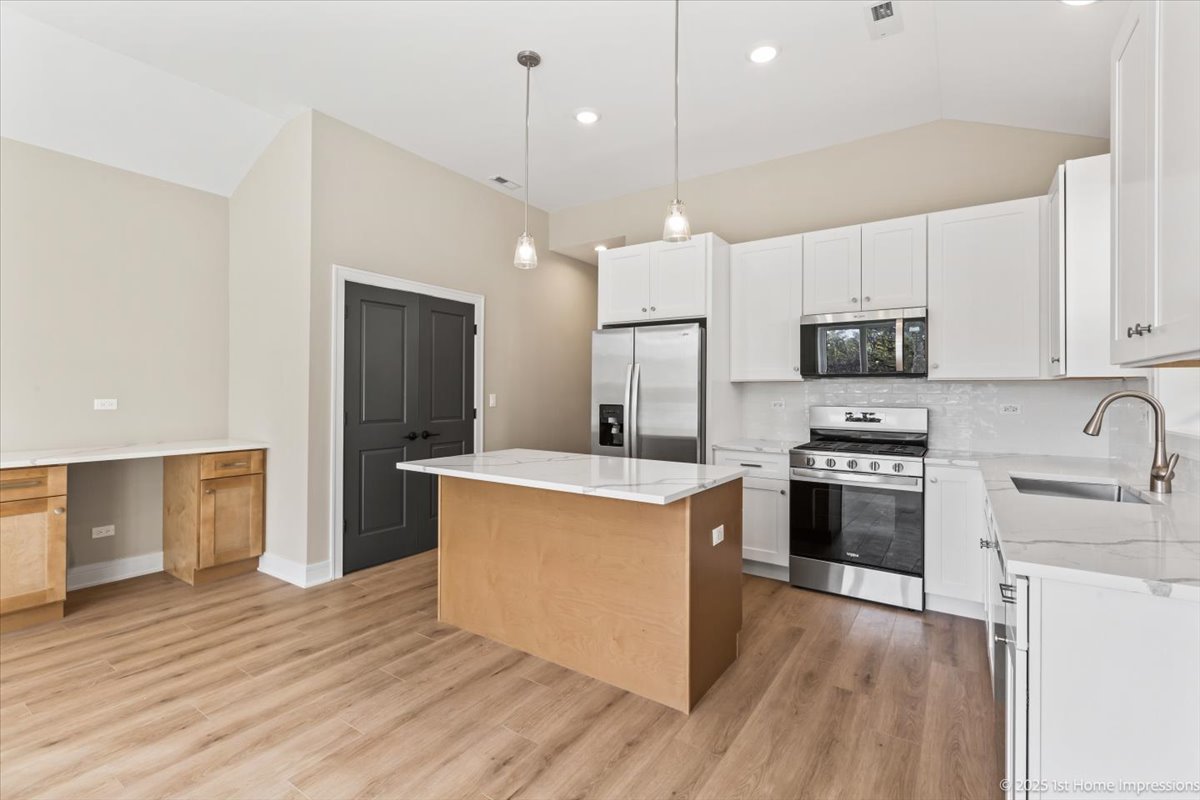 4932 S Champlain Avenue