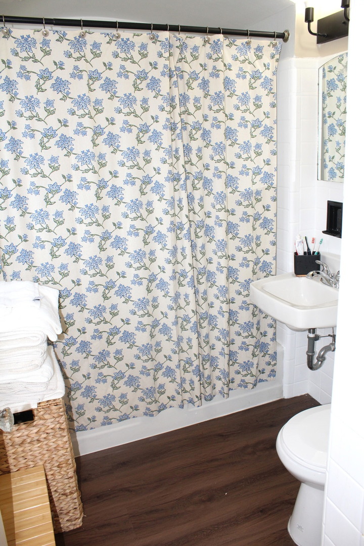 6034 S Komensky Avenue