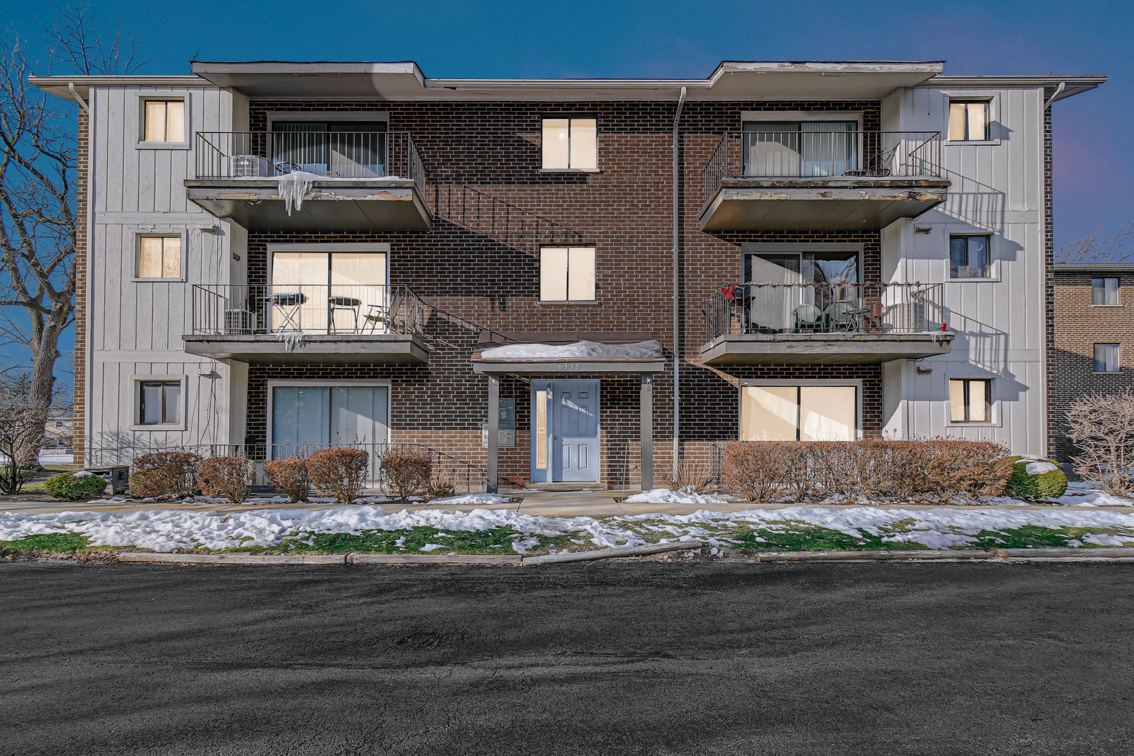 6335 175th Street Unit: 2S