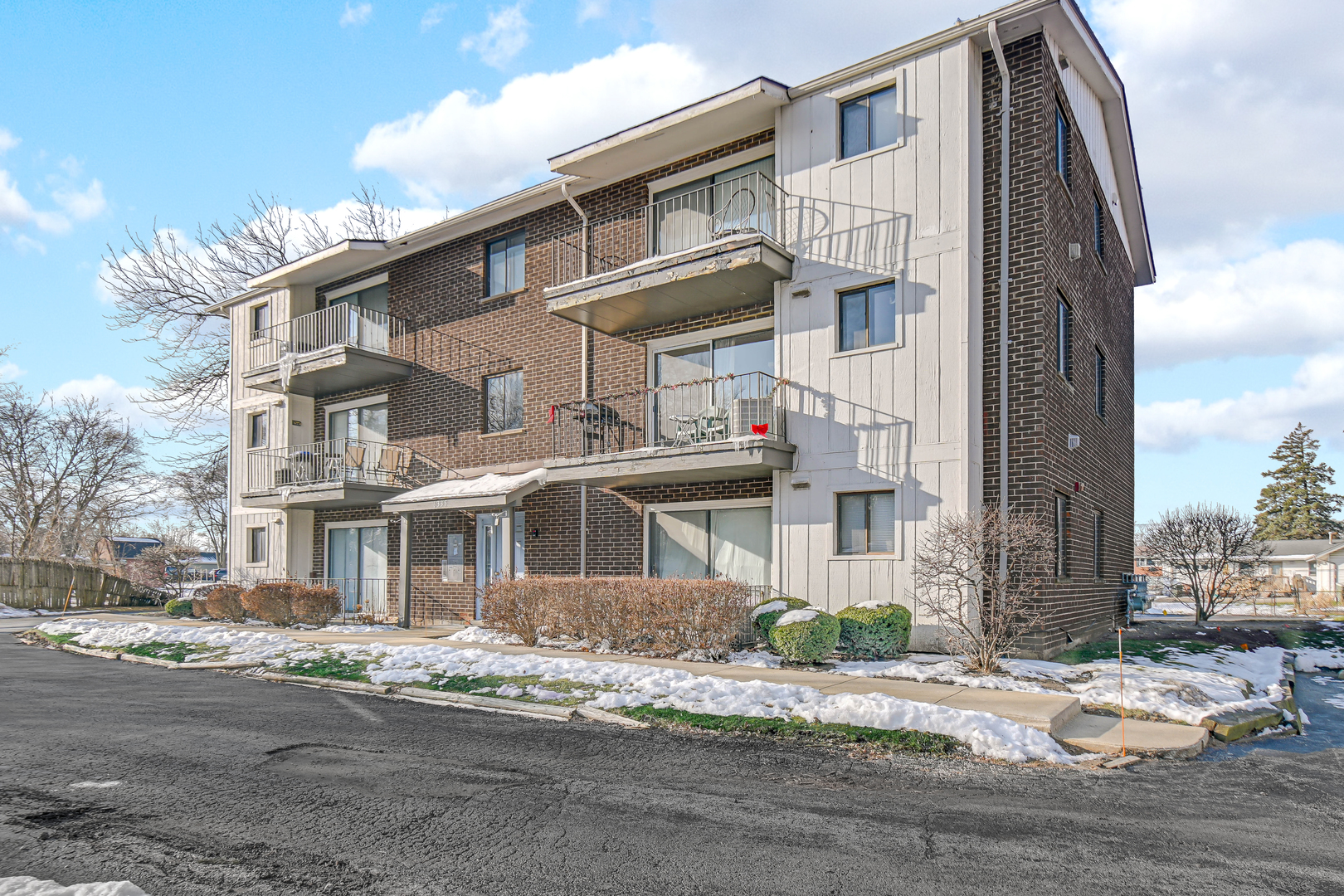 6335 175th Street Unit: 2S