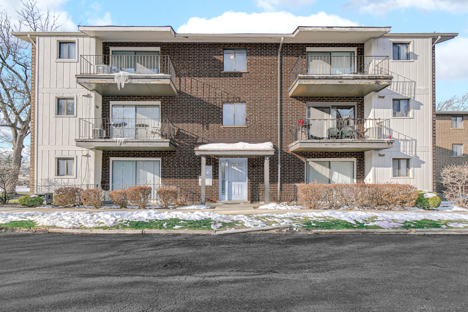 6335 175th Street Unit: 2S