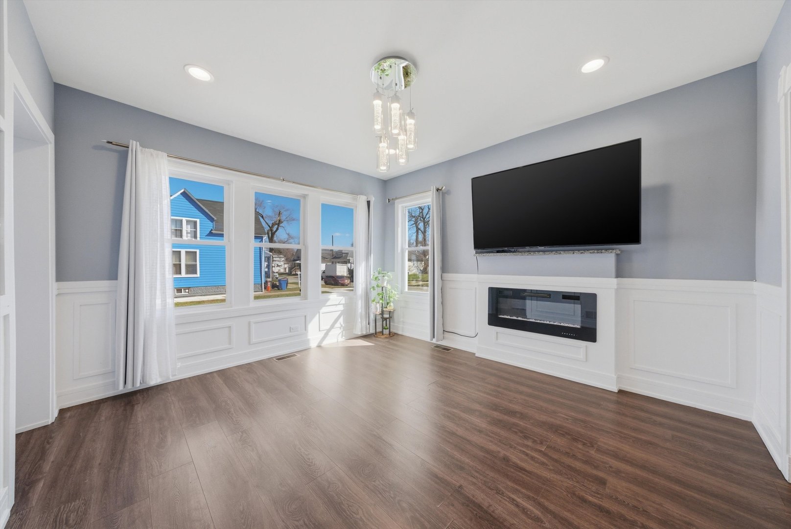 11354 S Harvard Avenue