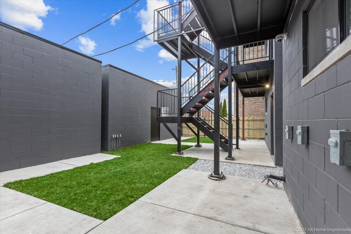 4934 S Champlain Avenue