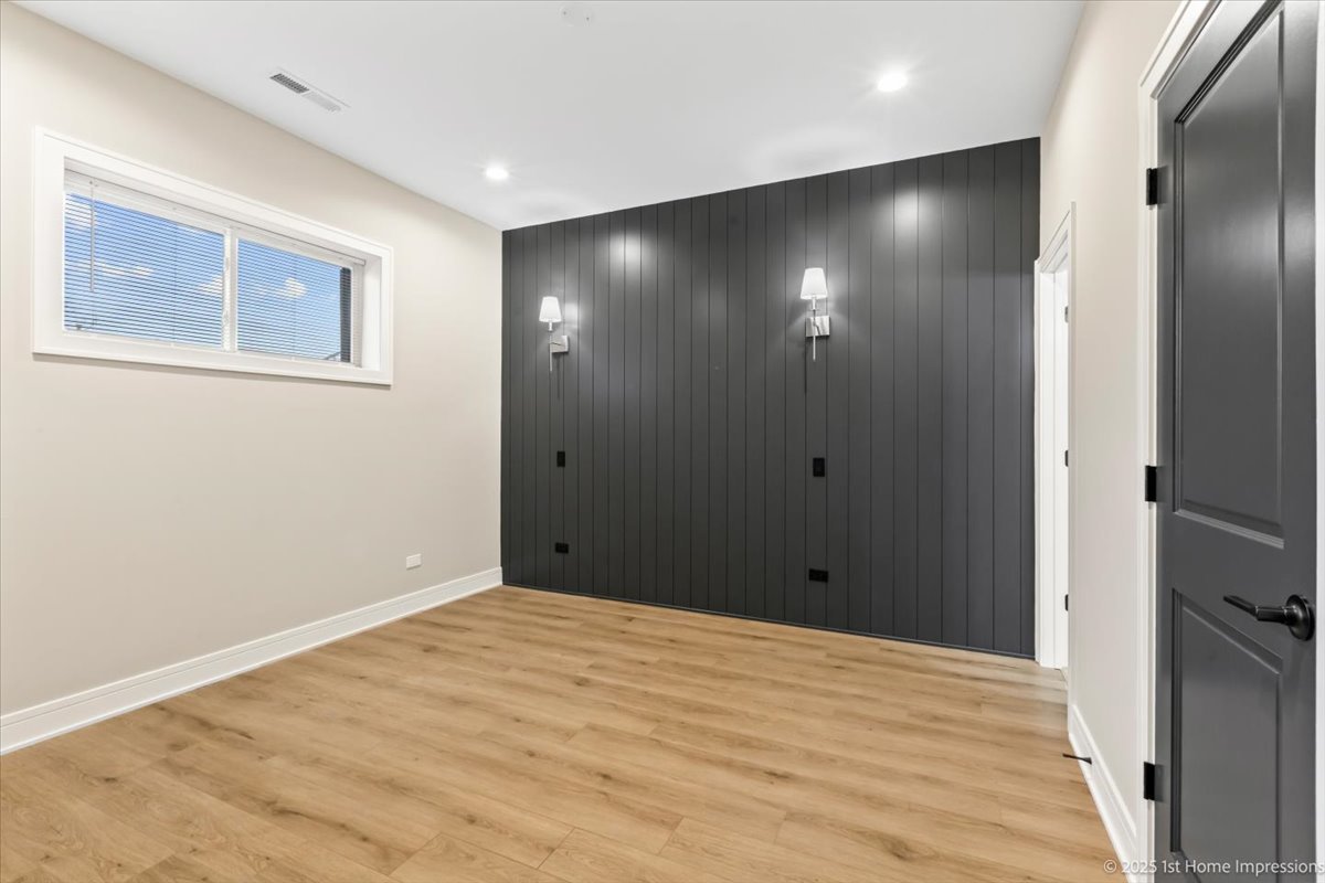 4934 S Champlain Avenue