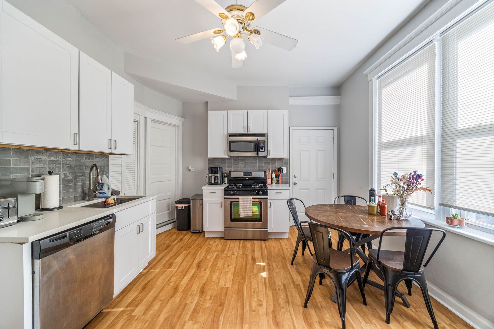 928 S CLAREMONT Avenue Unit: 2R