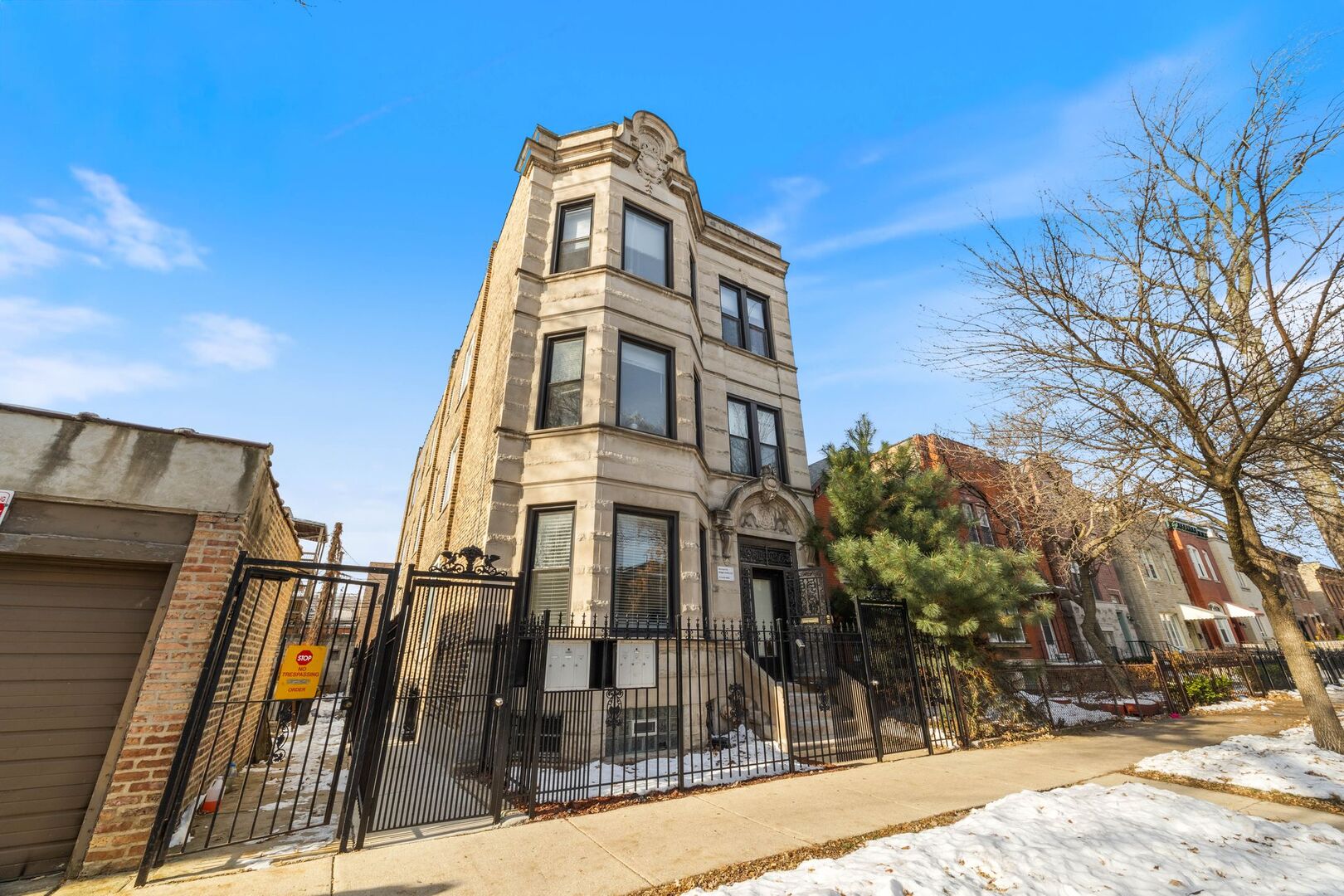 928 S CLAREMONT Avenue Unit: 2R