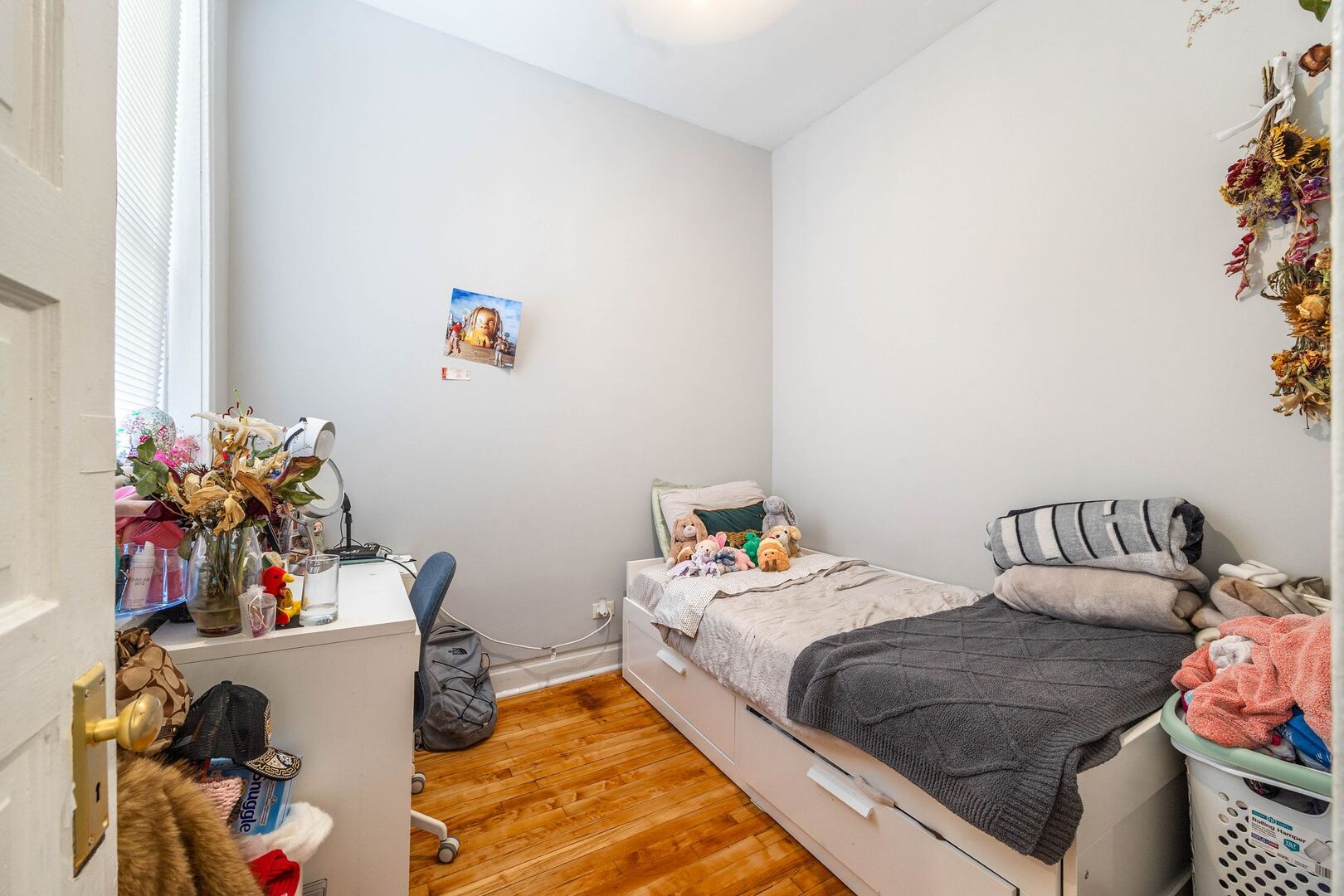 928 S CLAREMONT Avenue Unit: 2R