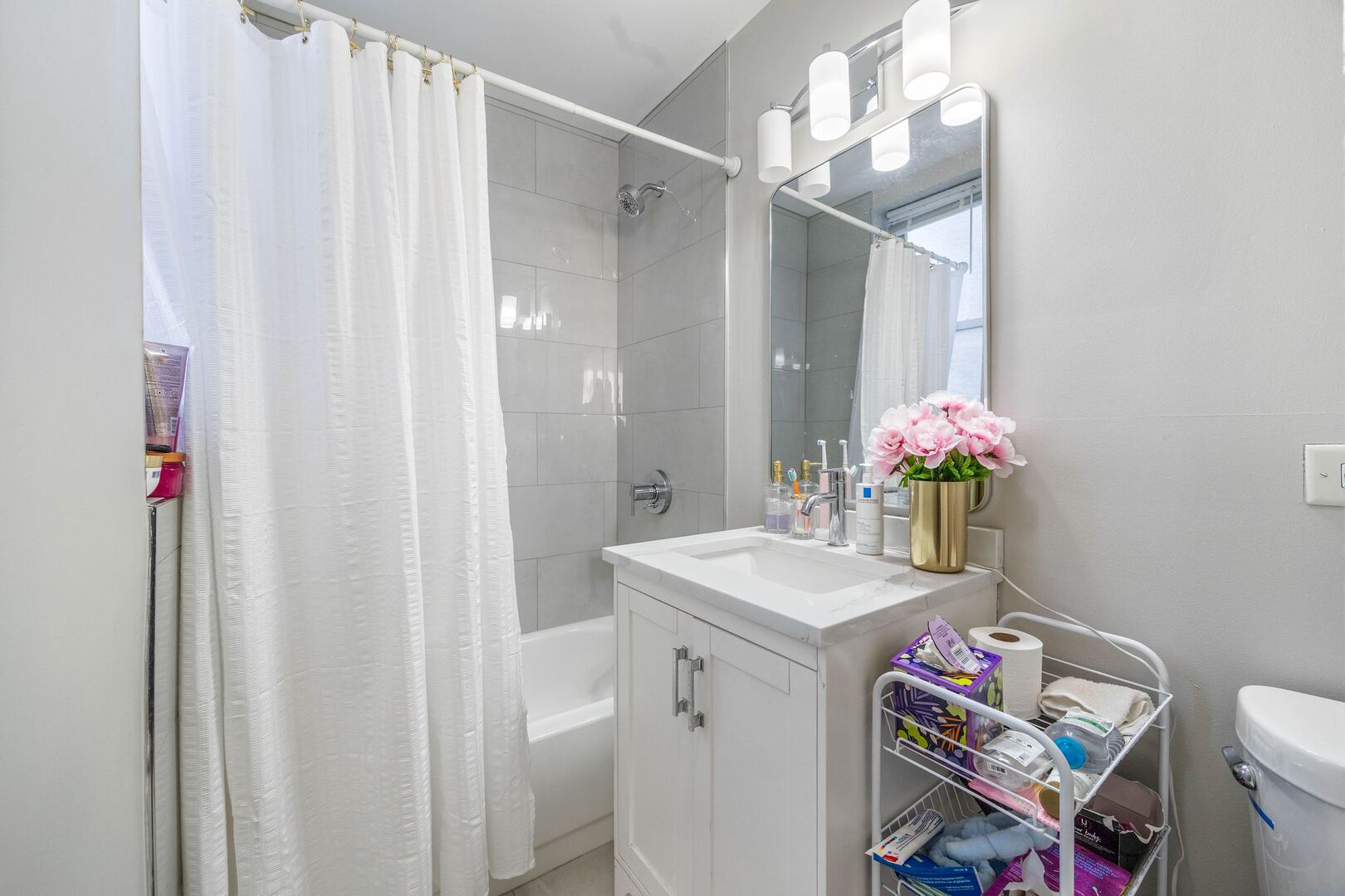 928 S CLAREMONT Avenue Unit: 2R