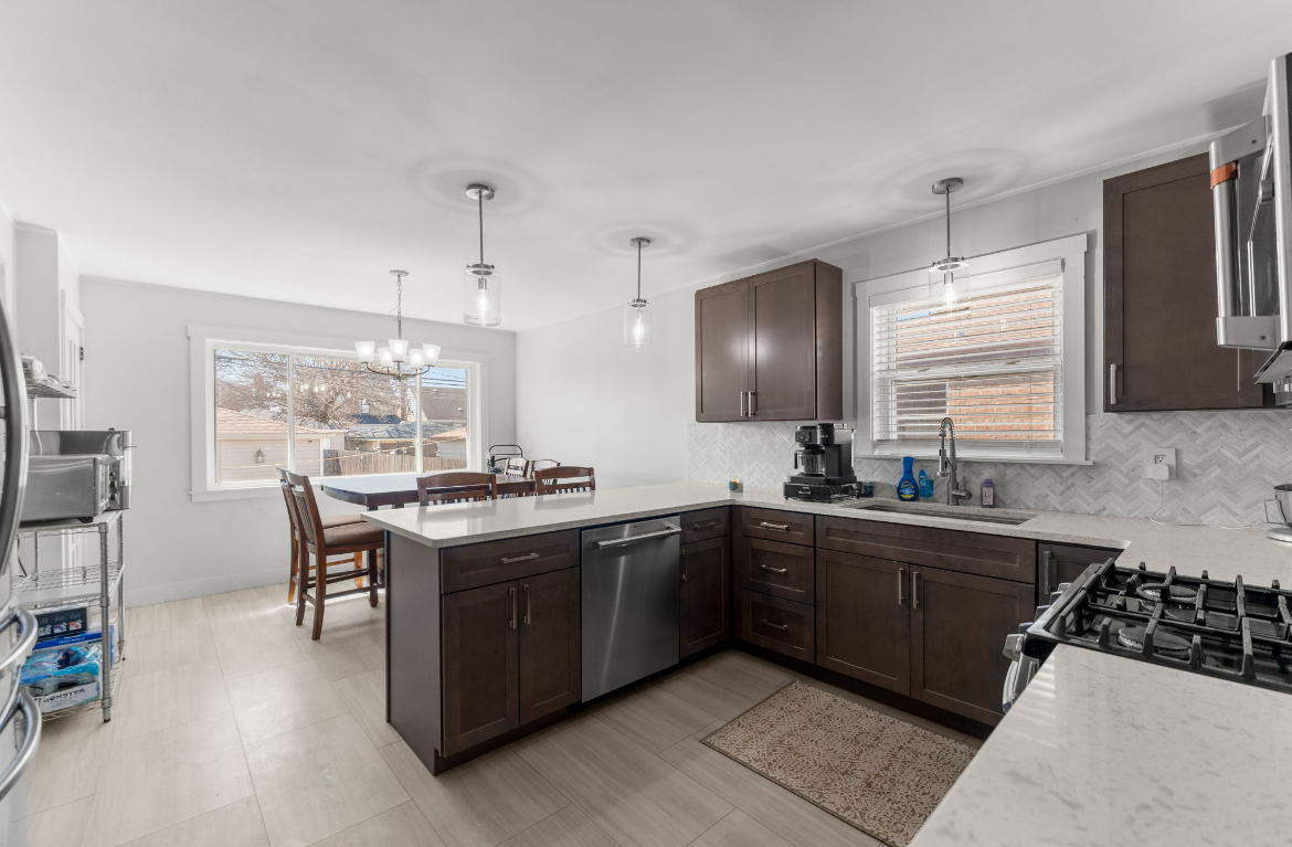 3819 W 83rd Place