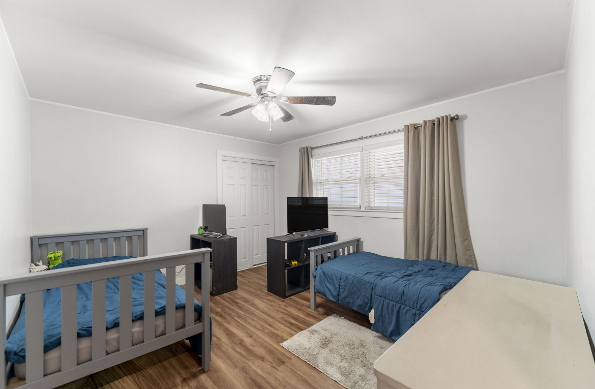 3819 W 83rd Place