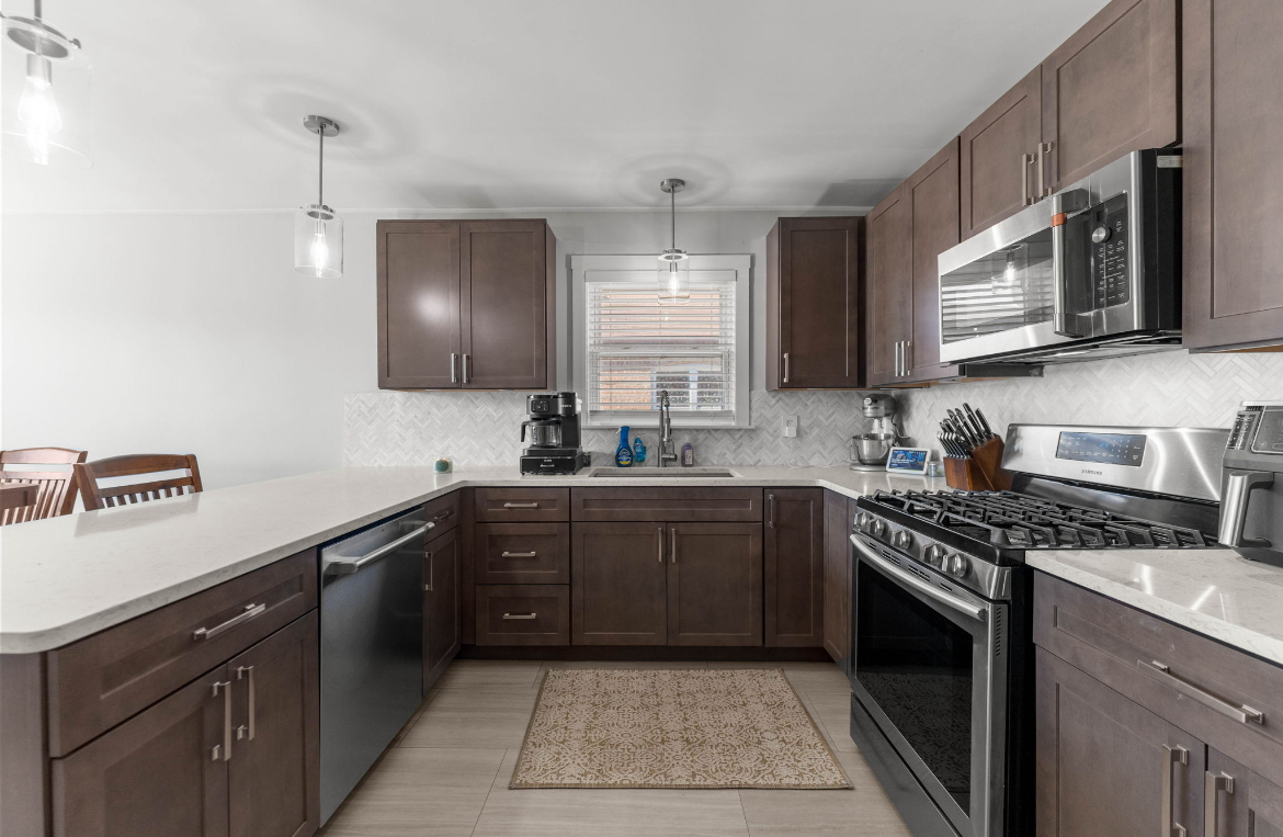 3819 W 83rd Place