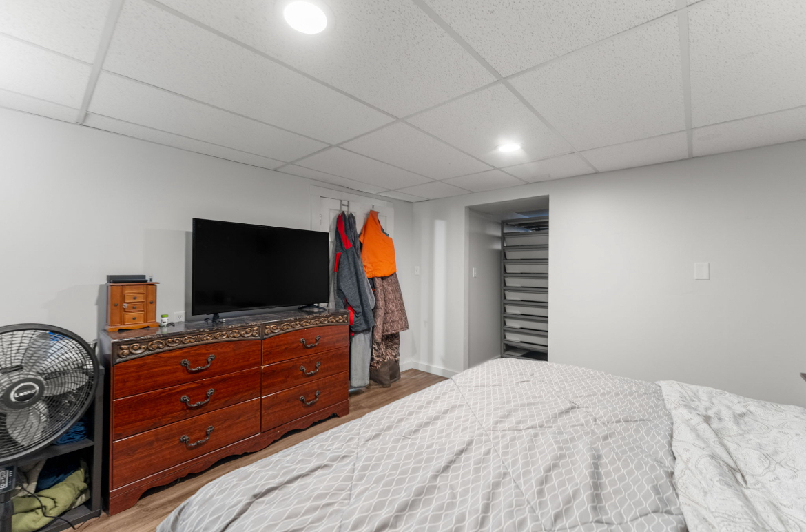 3819 W 83rd Place