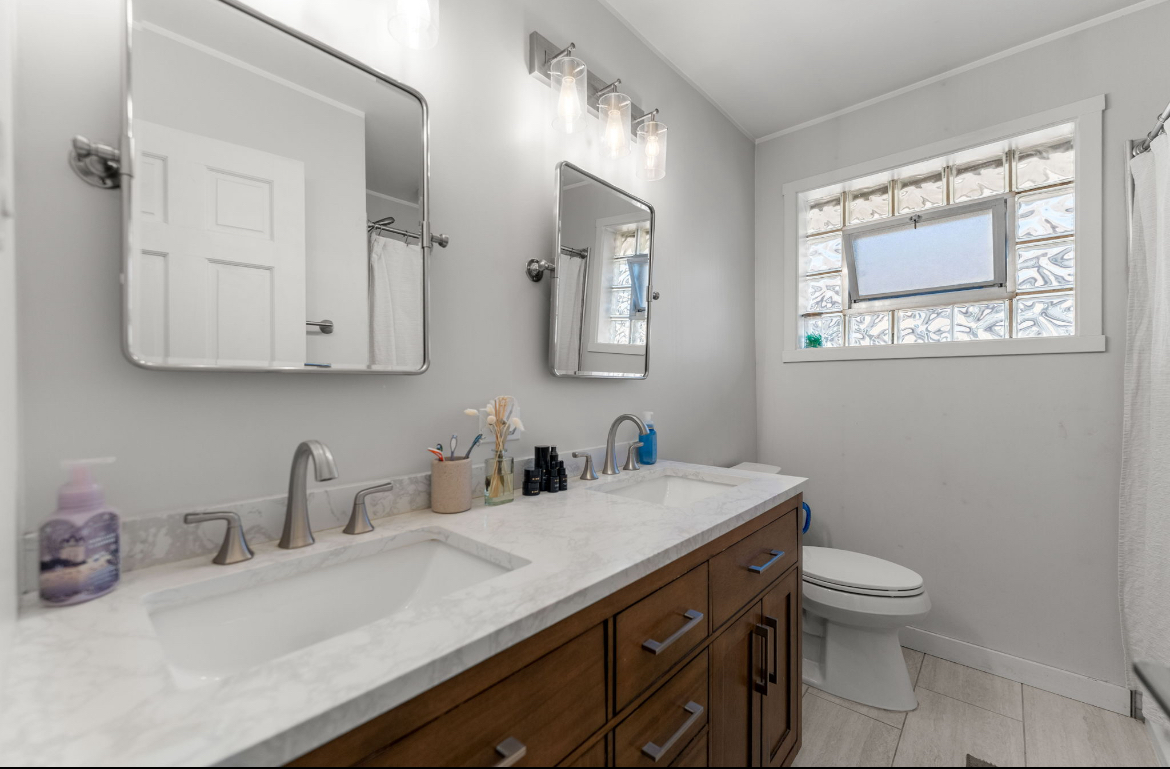 3819 W 83rd Place