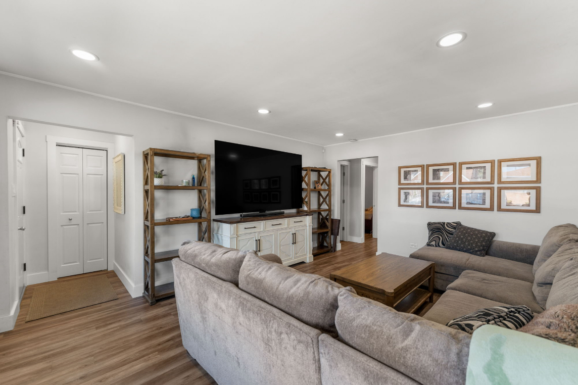 3819 W 83rd Place