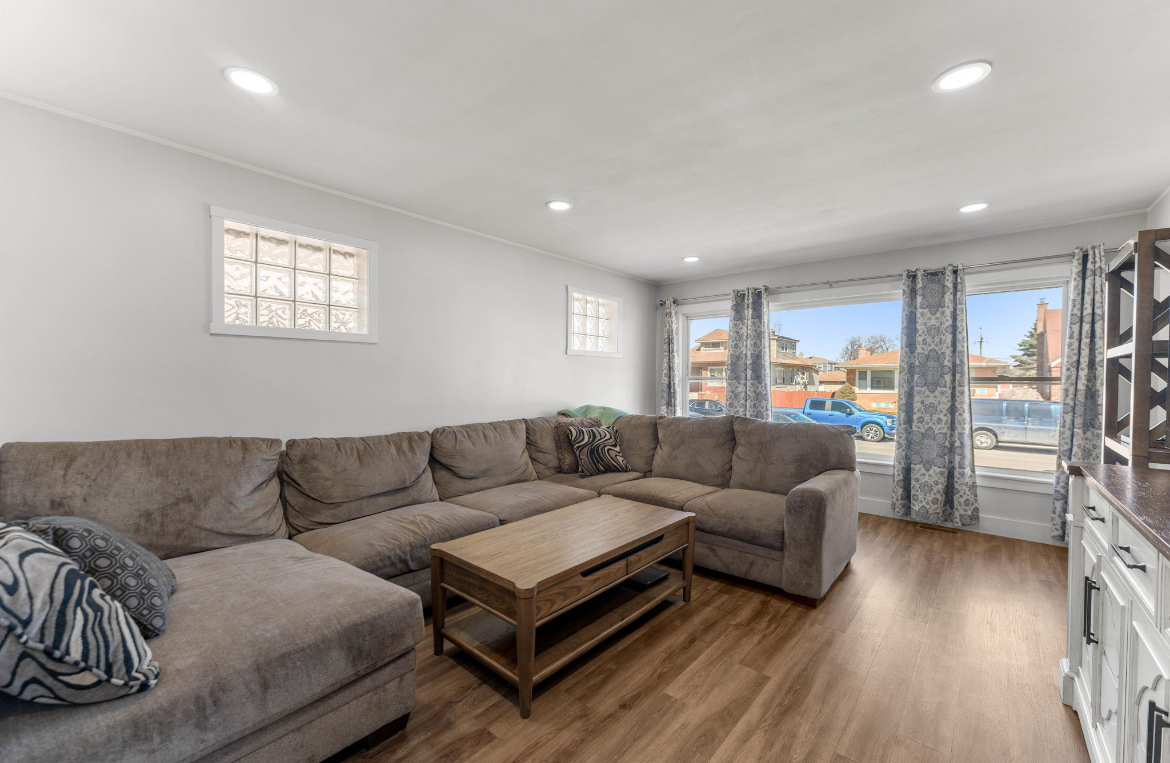 3819 W 83rd Place