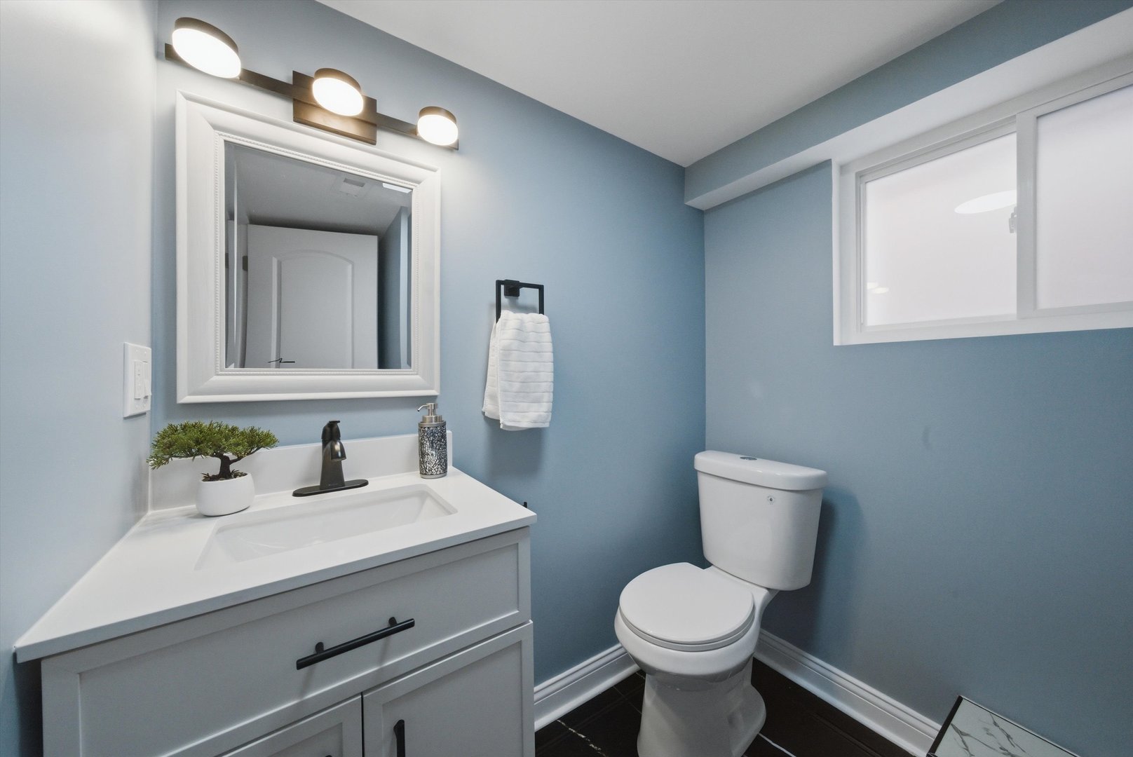 7145 S Richmond Street