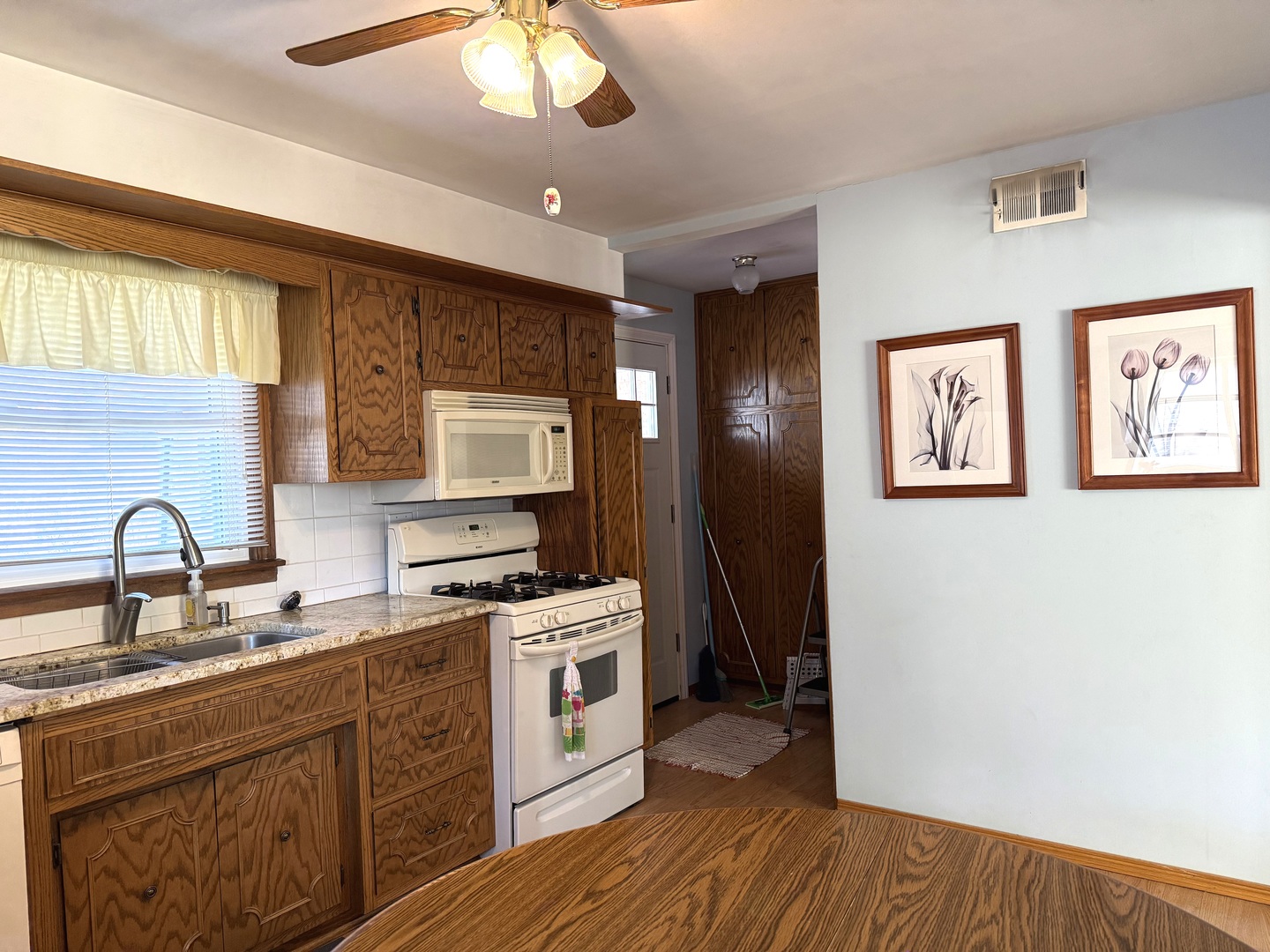 6048 Washington Street