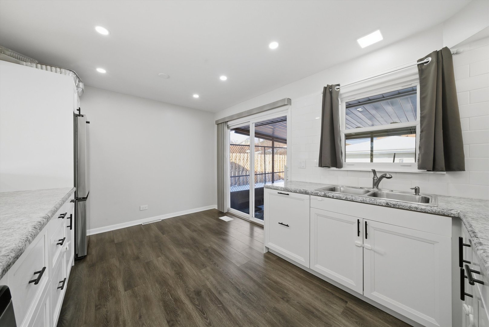 7635 S Oconto Avenue