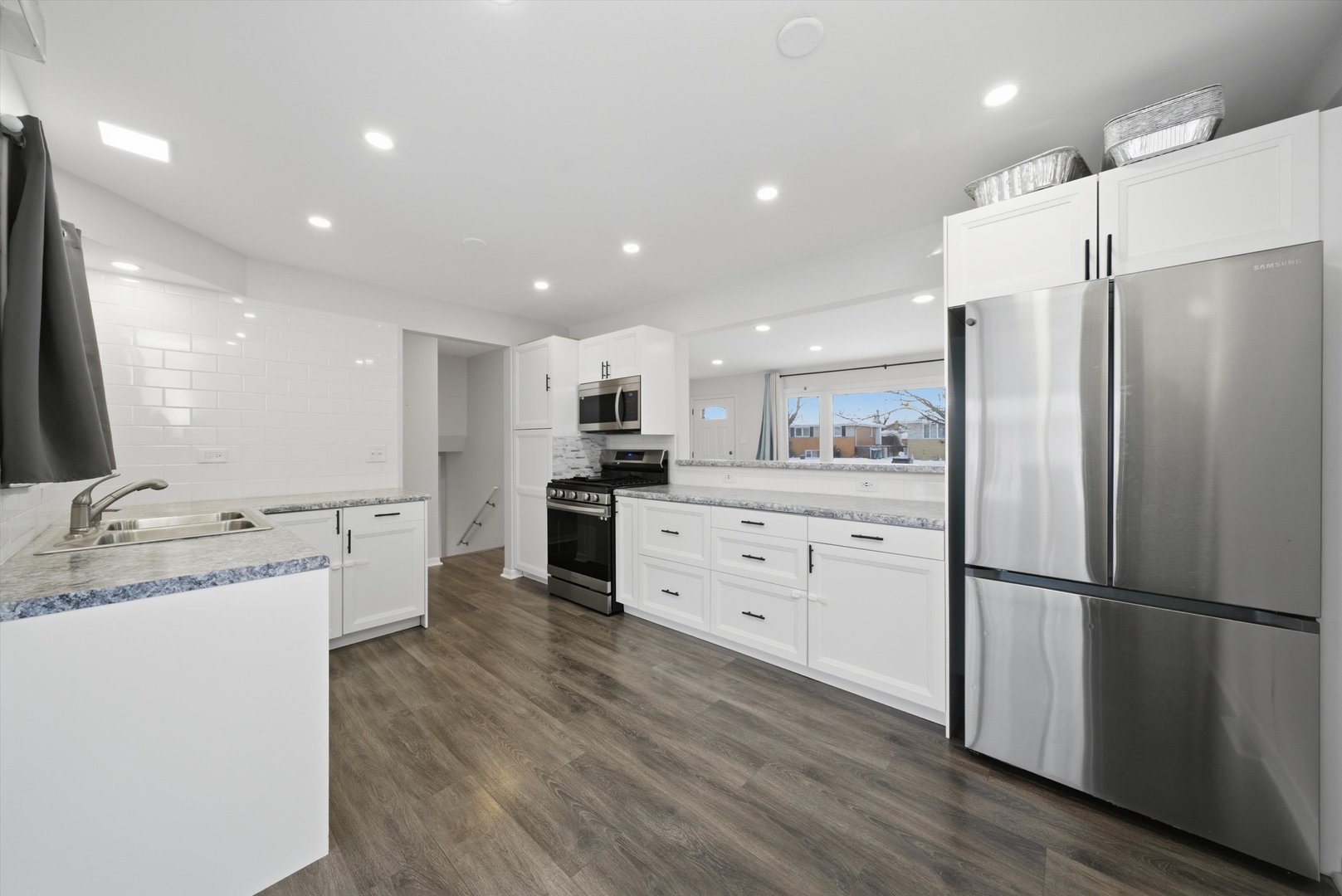 7635 S Oconto Avenue