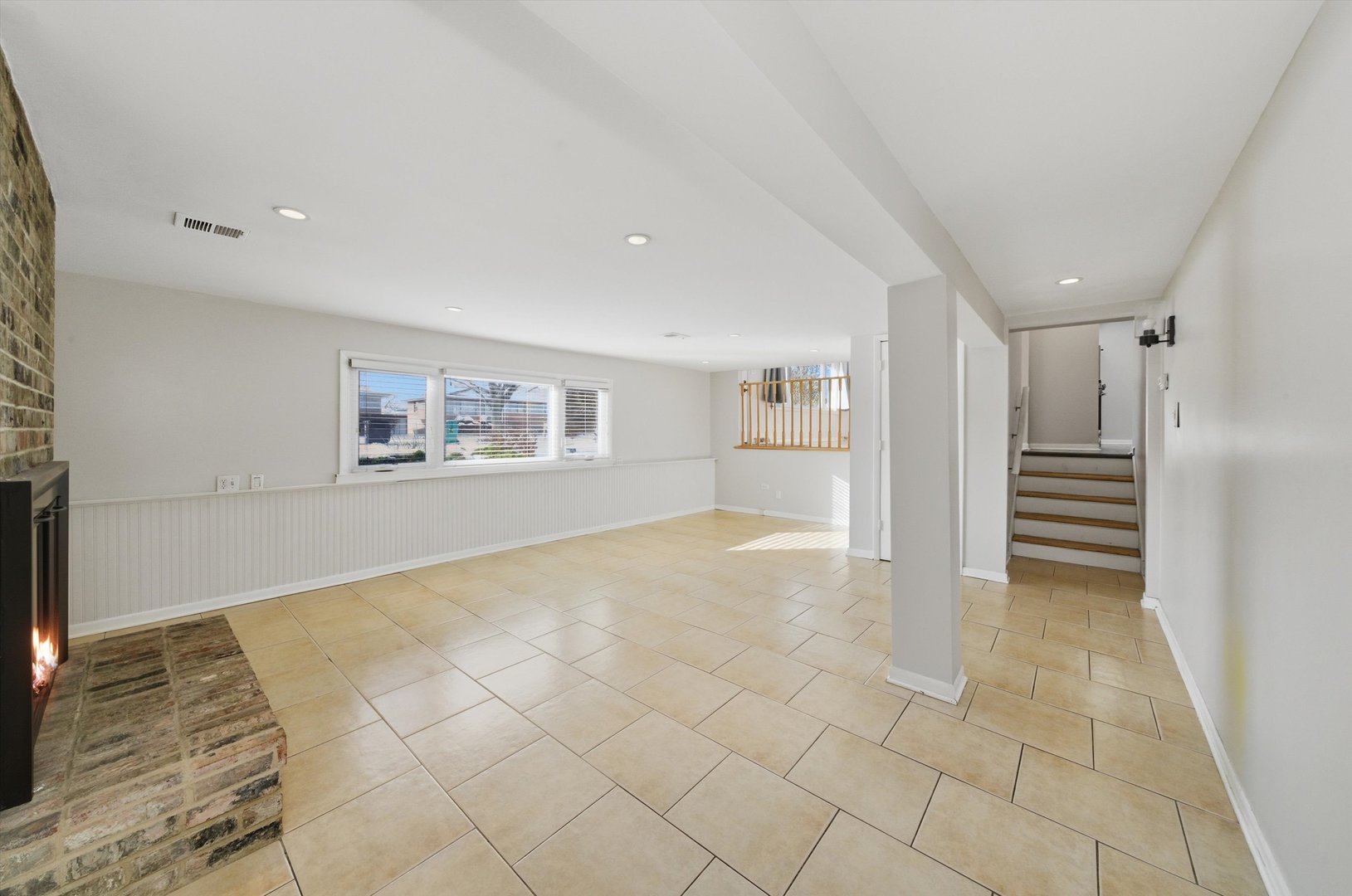 7635 S Oconto Avenue