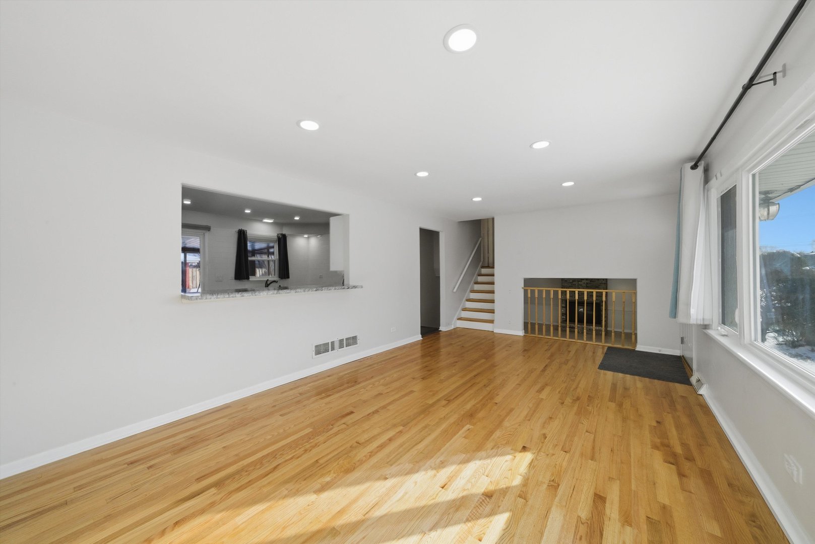 7635 S Oconto Avenue