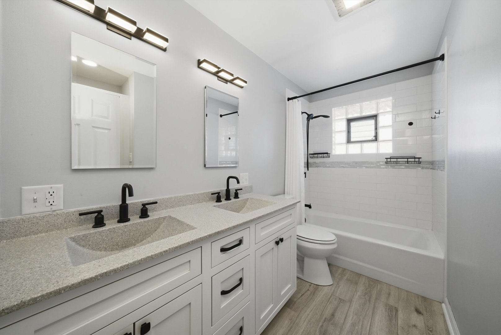 7635 S Oconto Avenue