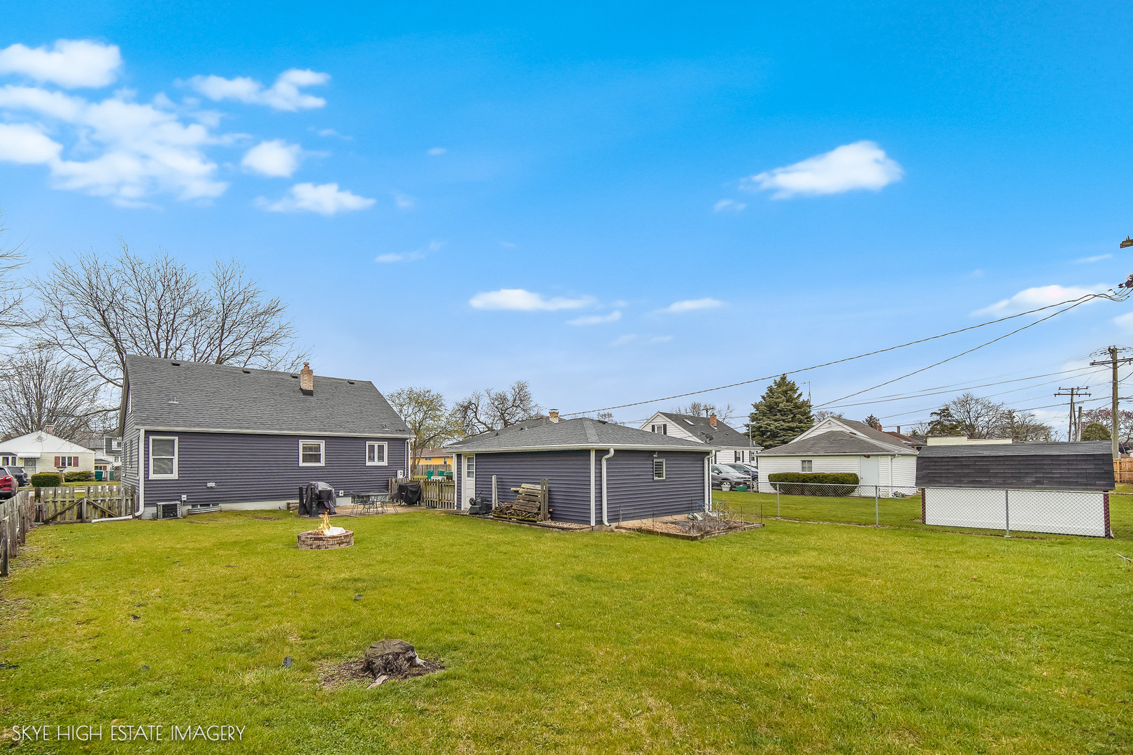 1205 N PRAIRIE Avenue