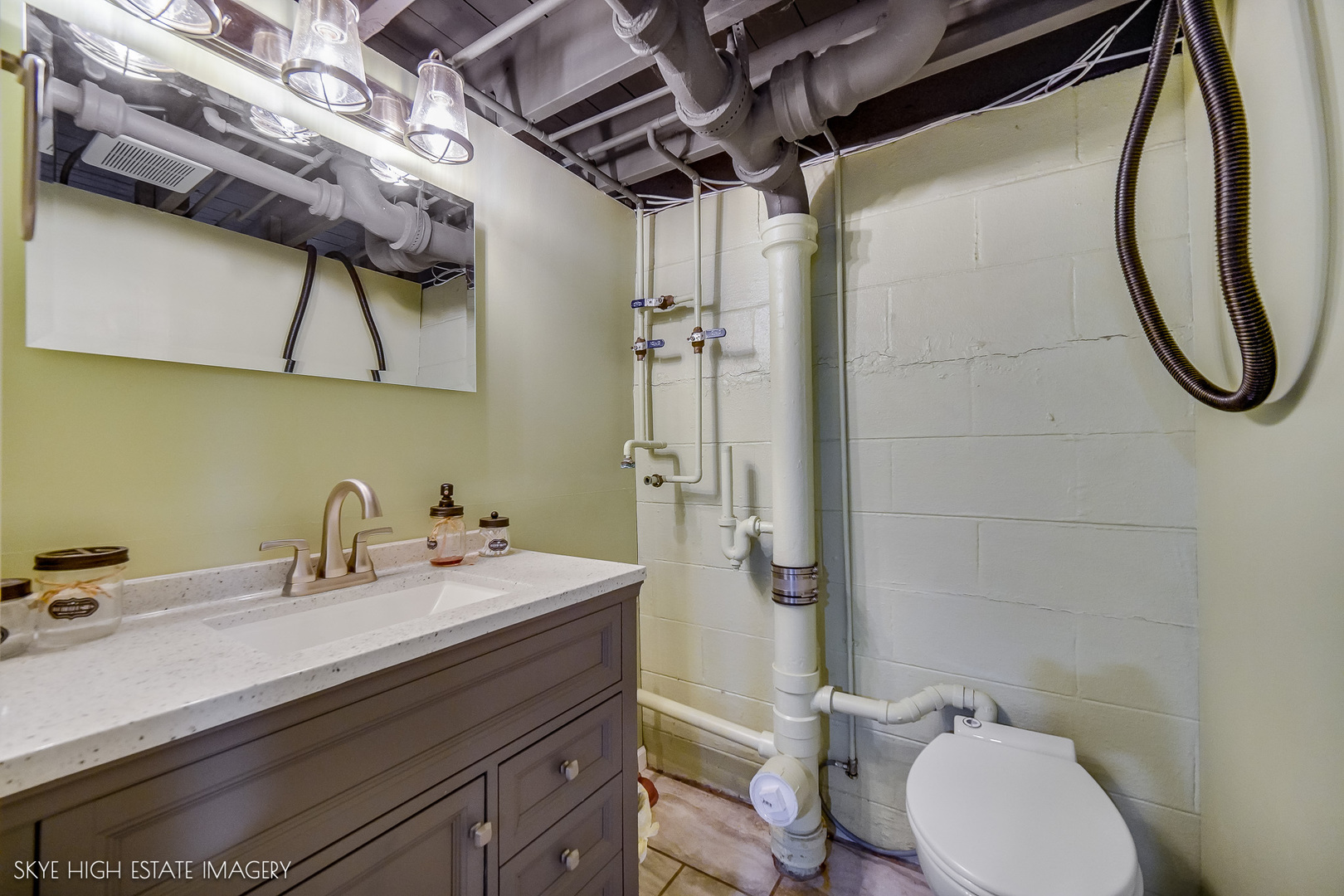 1205 N PRAIRIE Avenue