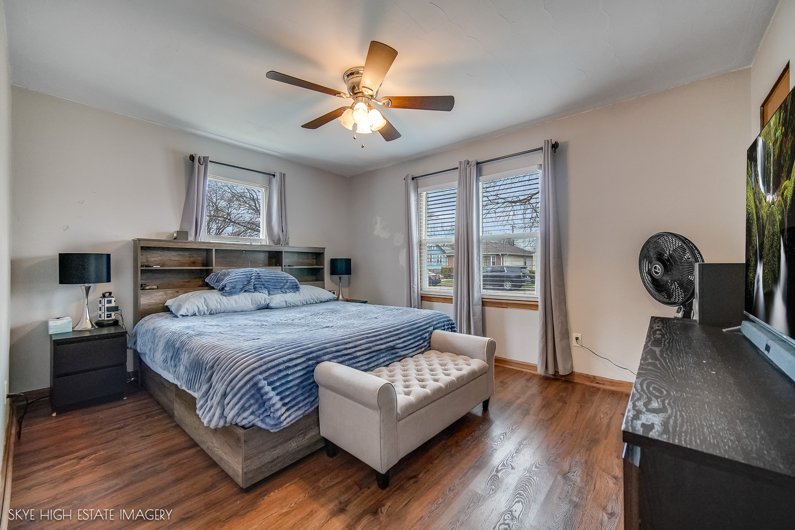 1205 N PRAIRIE Avenue