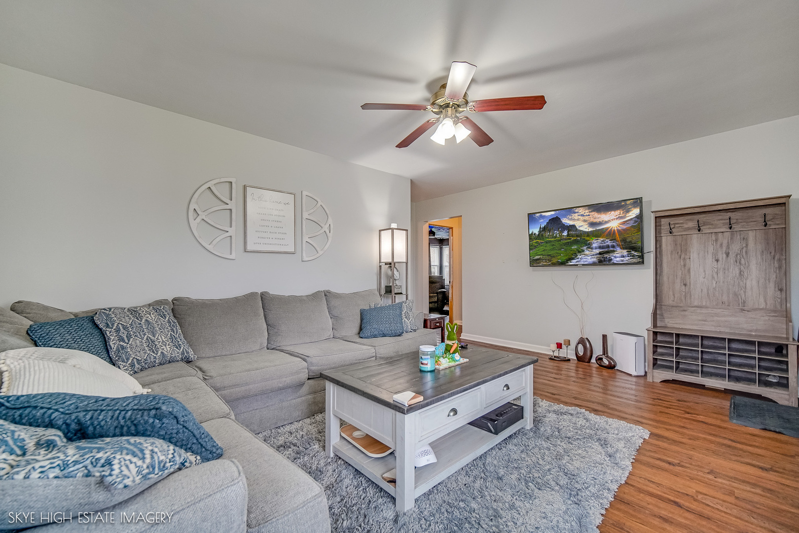 1205 N PRAIRIE Avenue