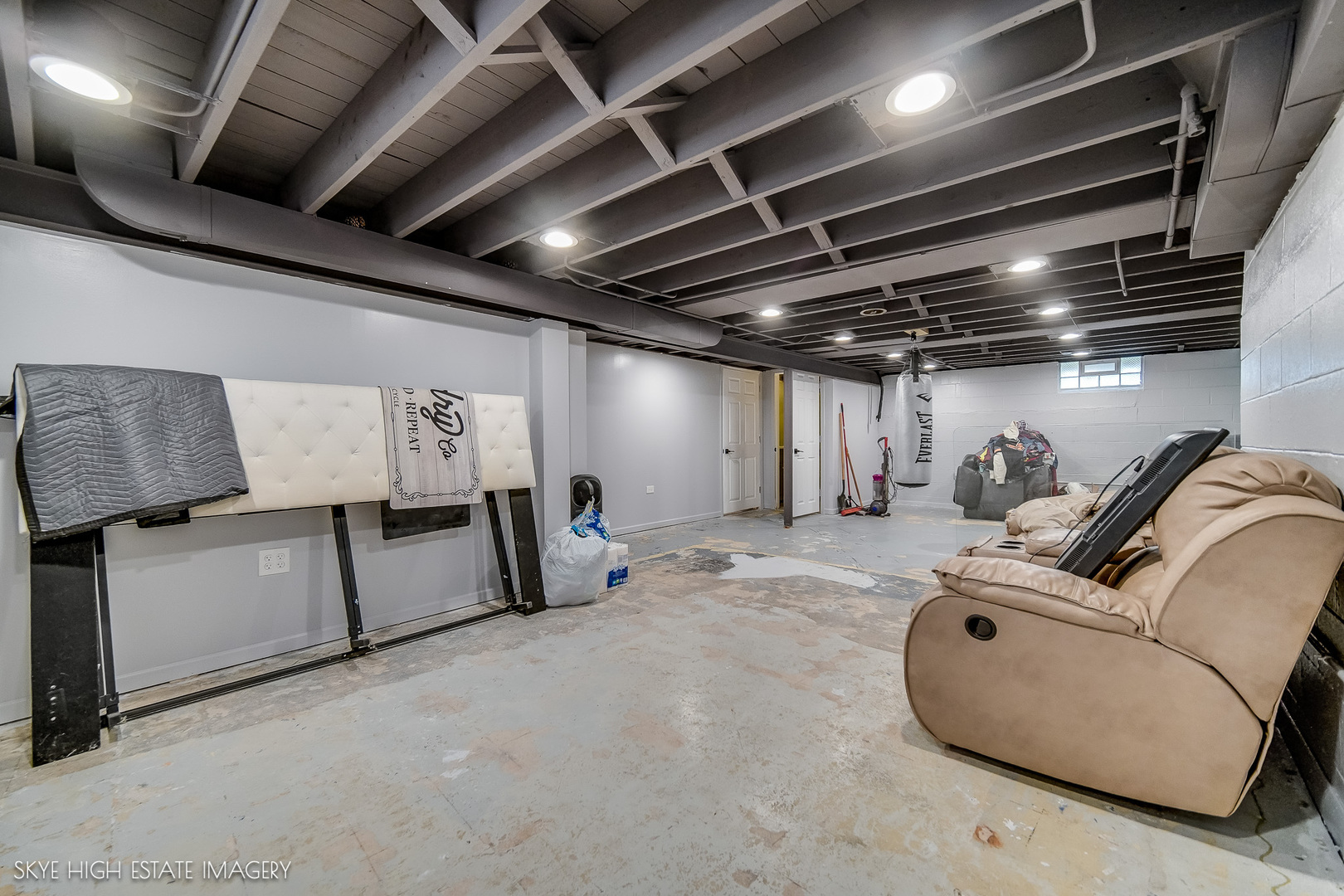 1205 N PRAIRIE Avenue