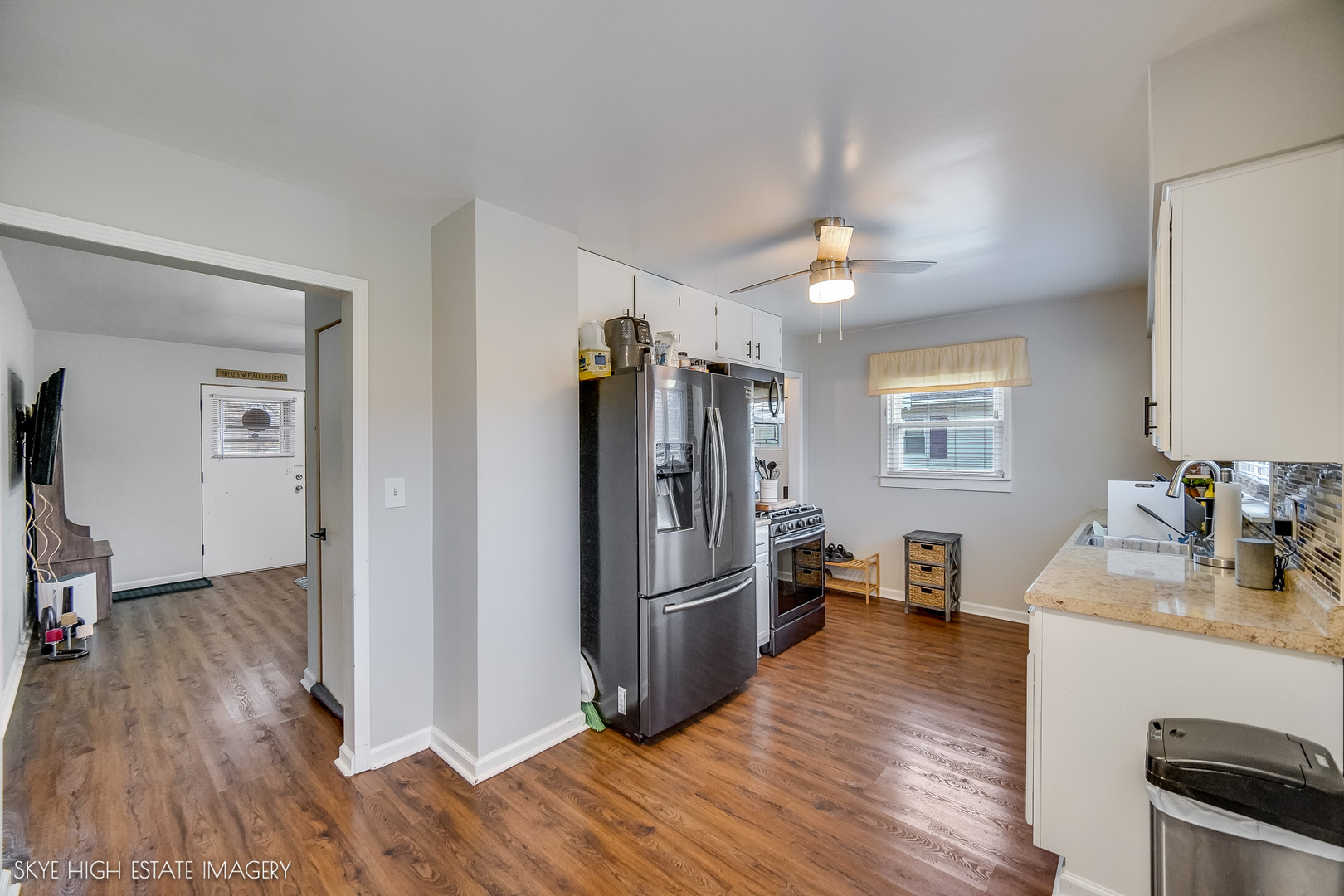 1205 N PRAIRIE Avenue