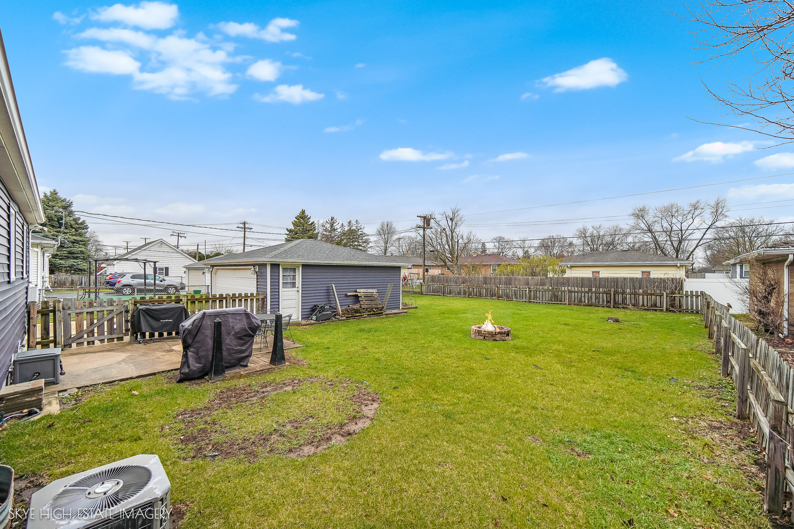 1205 N PRAIRIE Avenue