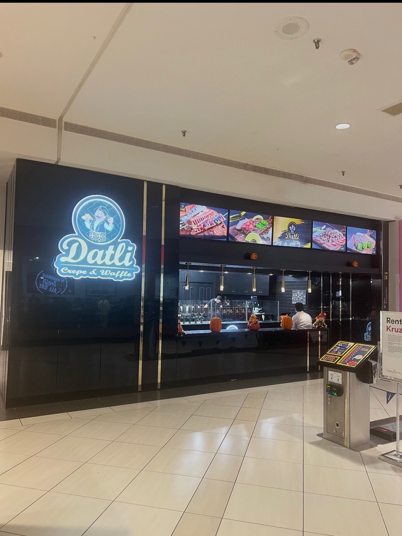 5 Woodfield Mall Unit: G135