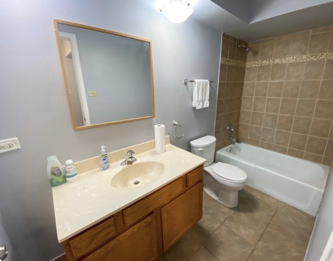 5739 129th Street Unit: 1B