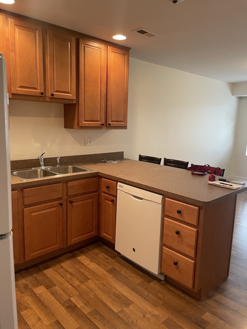 6906-6908 111th Street