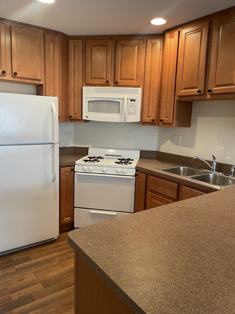 6906-6908 111th Street