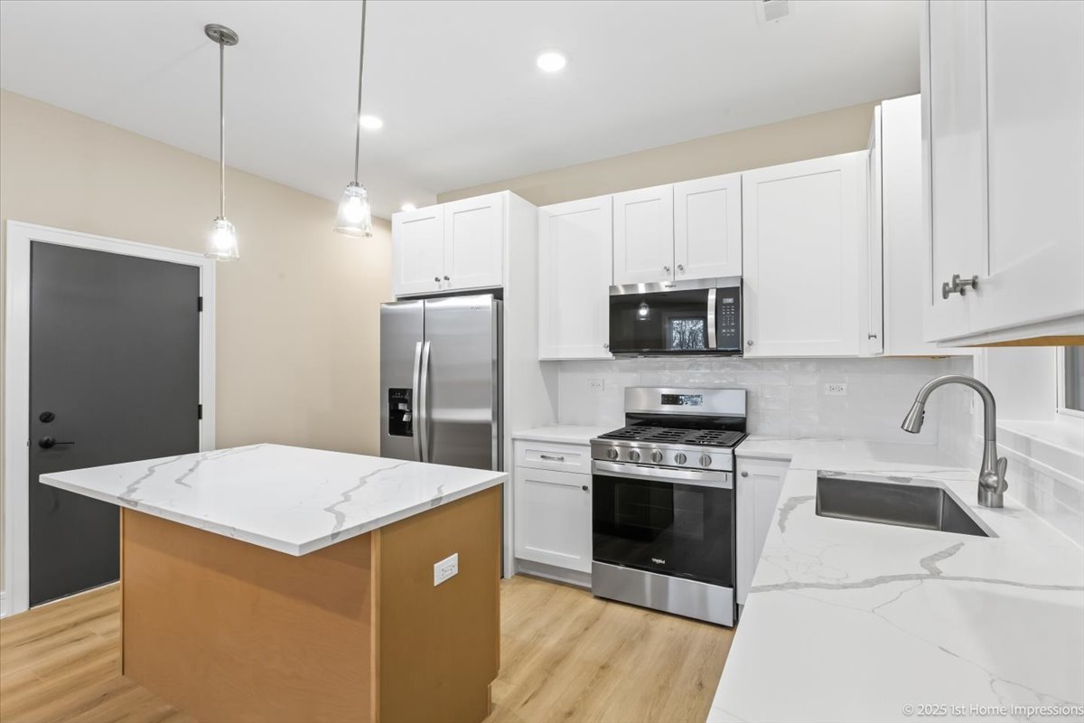 4934 S Champlain Avenue