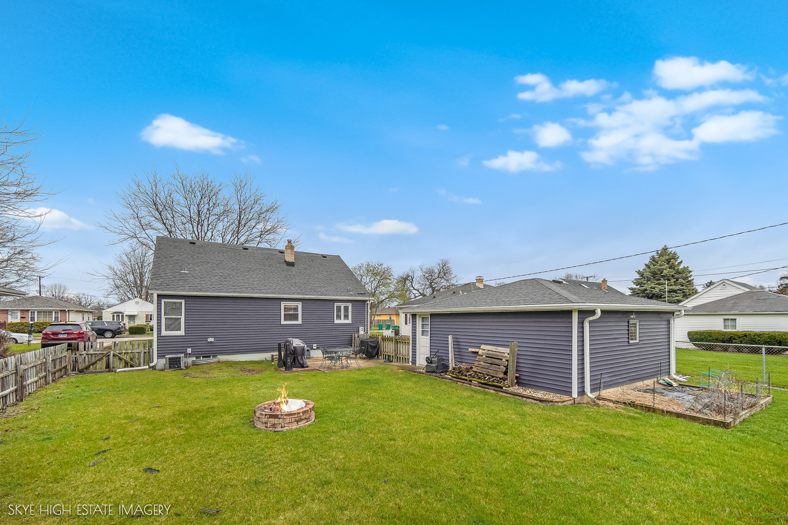 1205 N PRAIRIE Avenue
