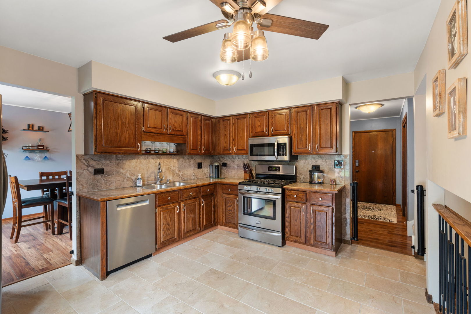 900 Carol Lane