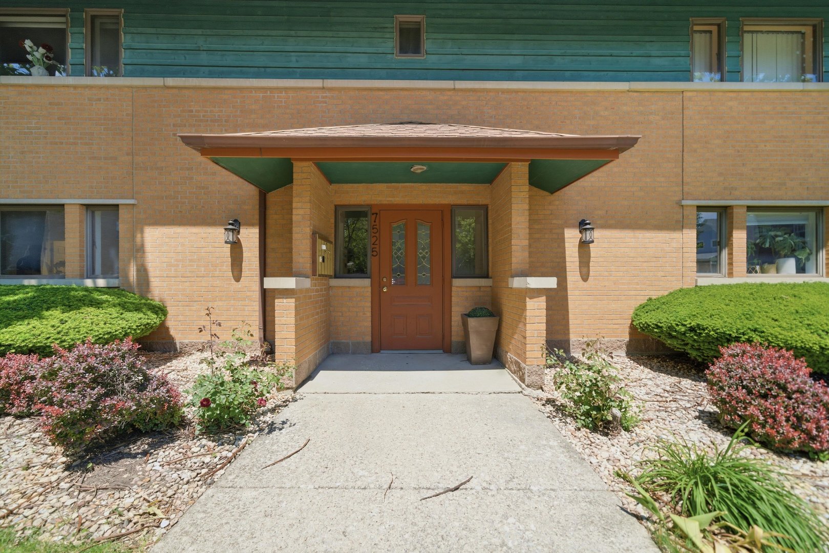 7525 Adams Street Unit: 1W