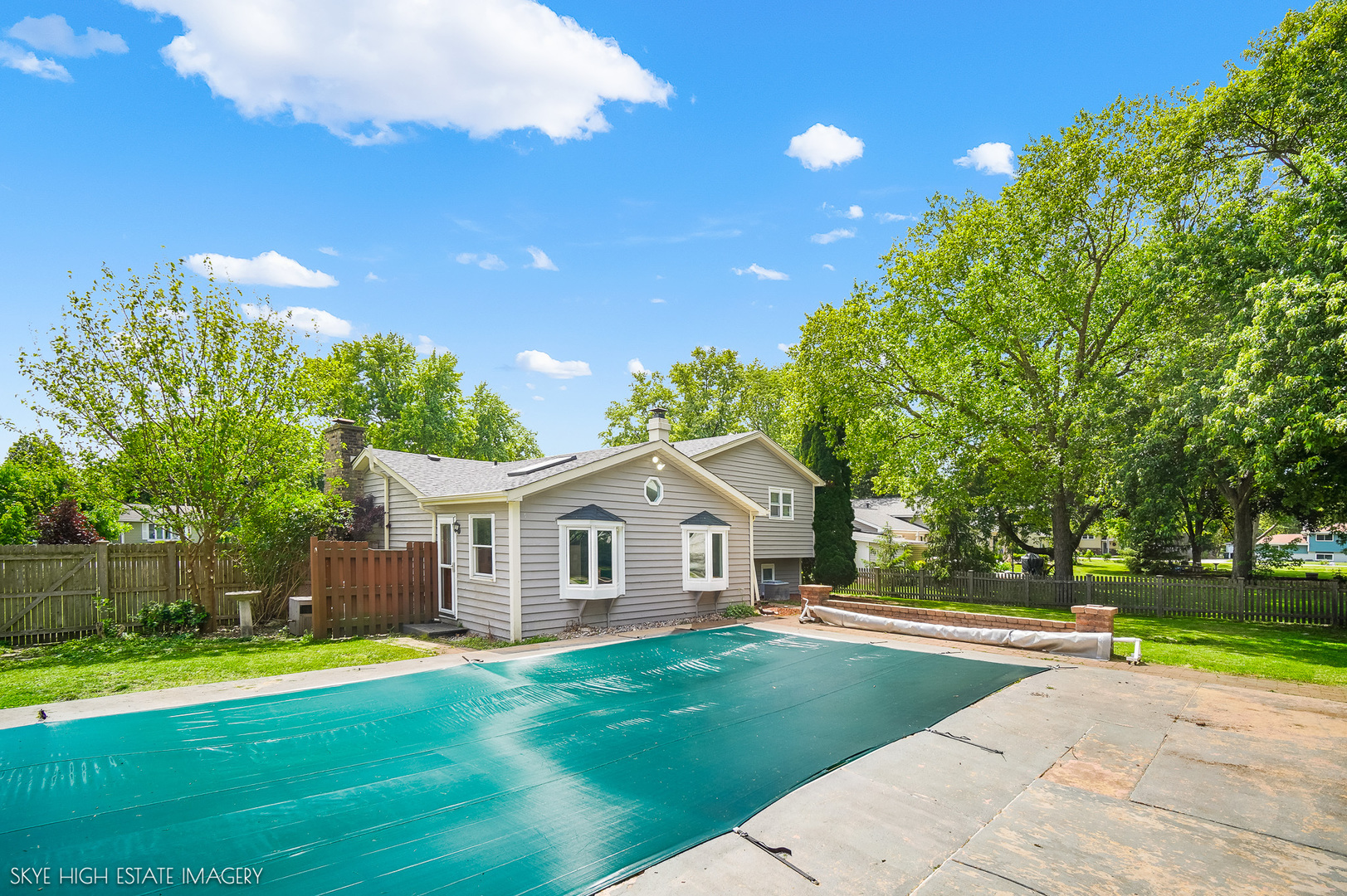 28W516 Leverenz Road
