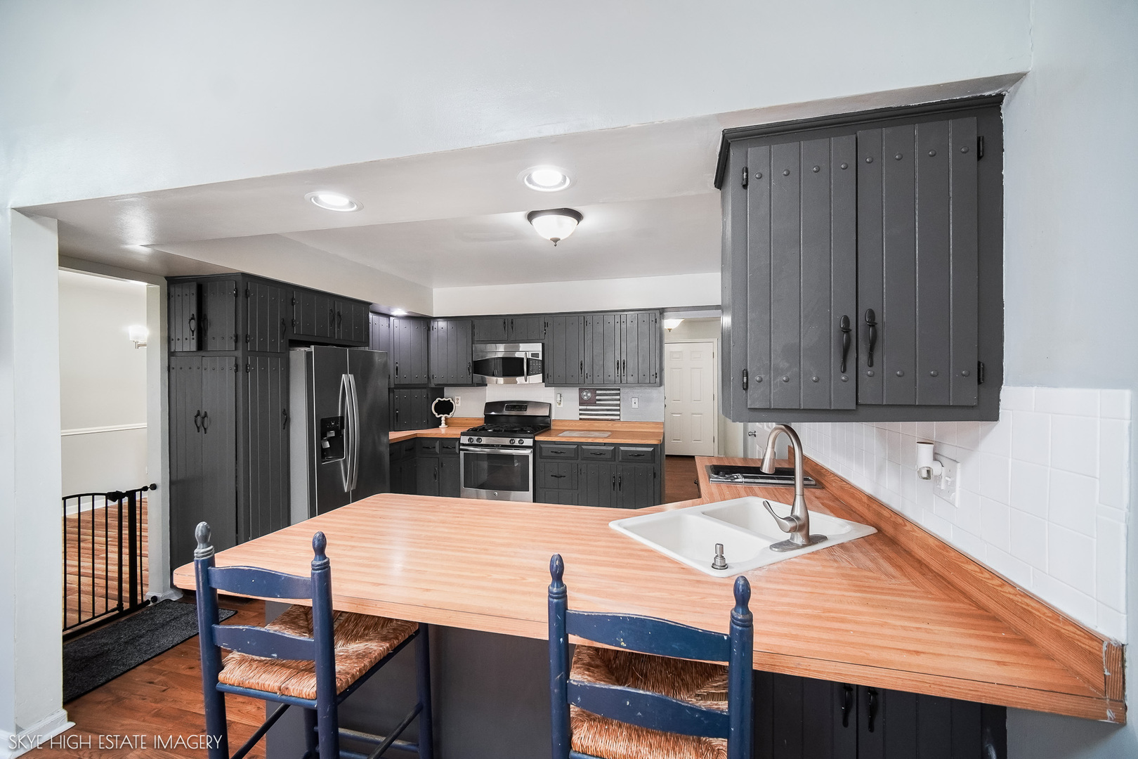 28W516 Leverenz Road