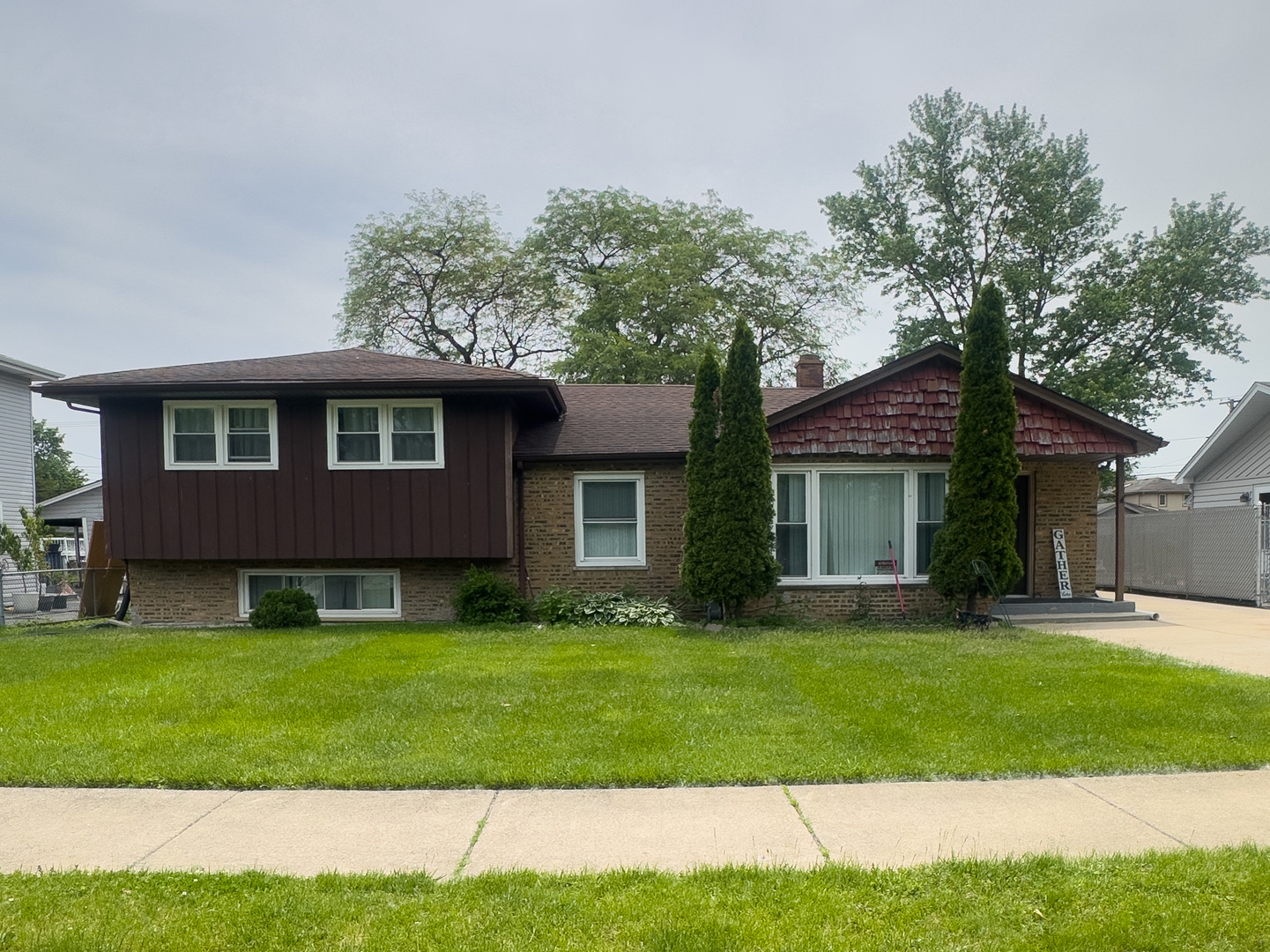 6709 W 88th Place