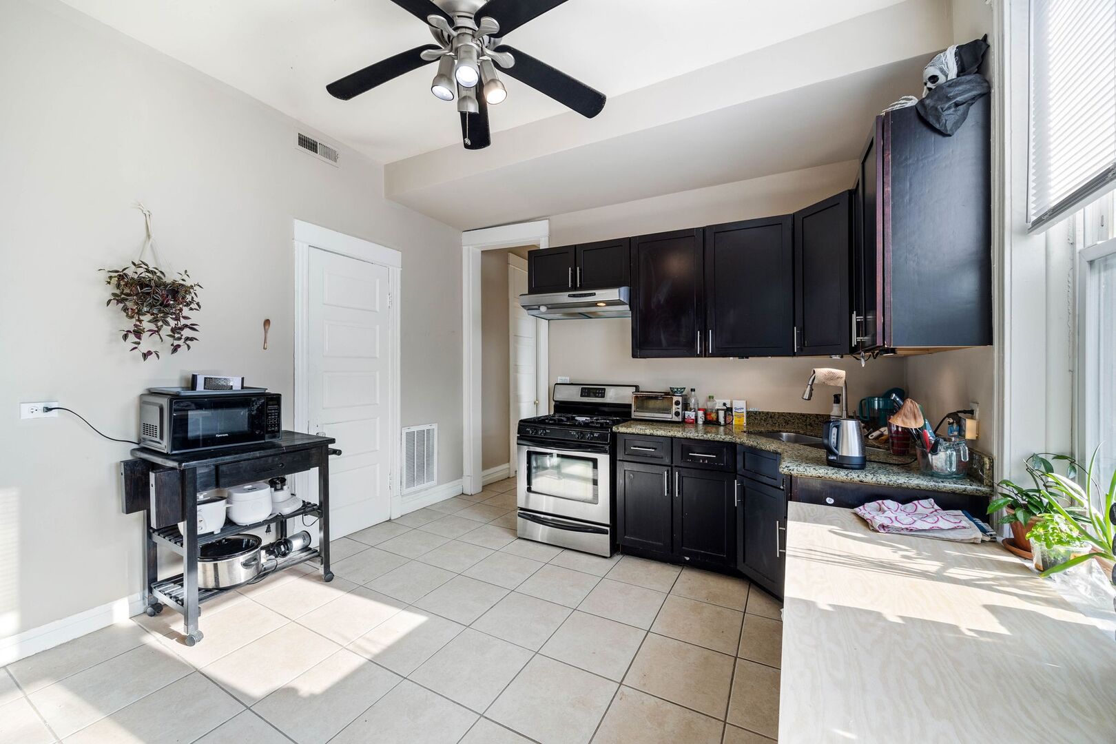 928 S Claremont Avenue Unit: 2F