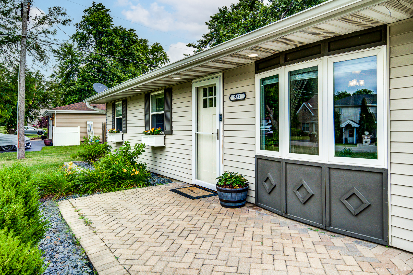 934 OGDEN Road