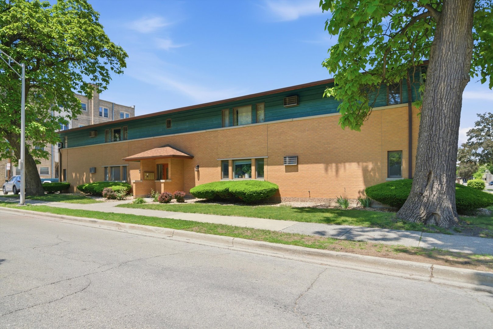 7525 Adams Street Unit: 1W