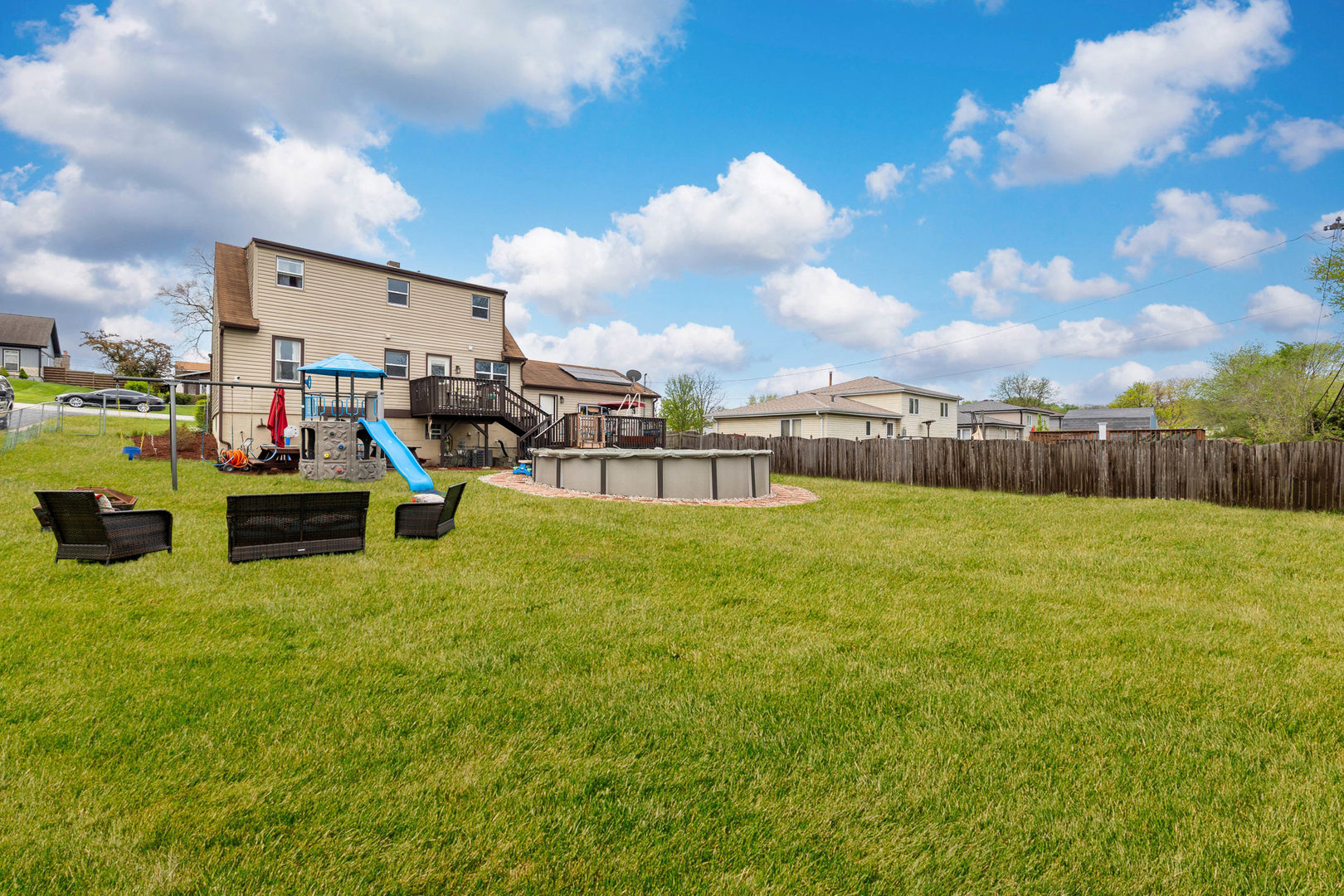 8820 W 85th Place