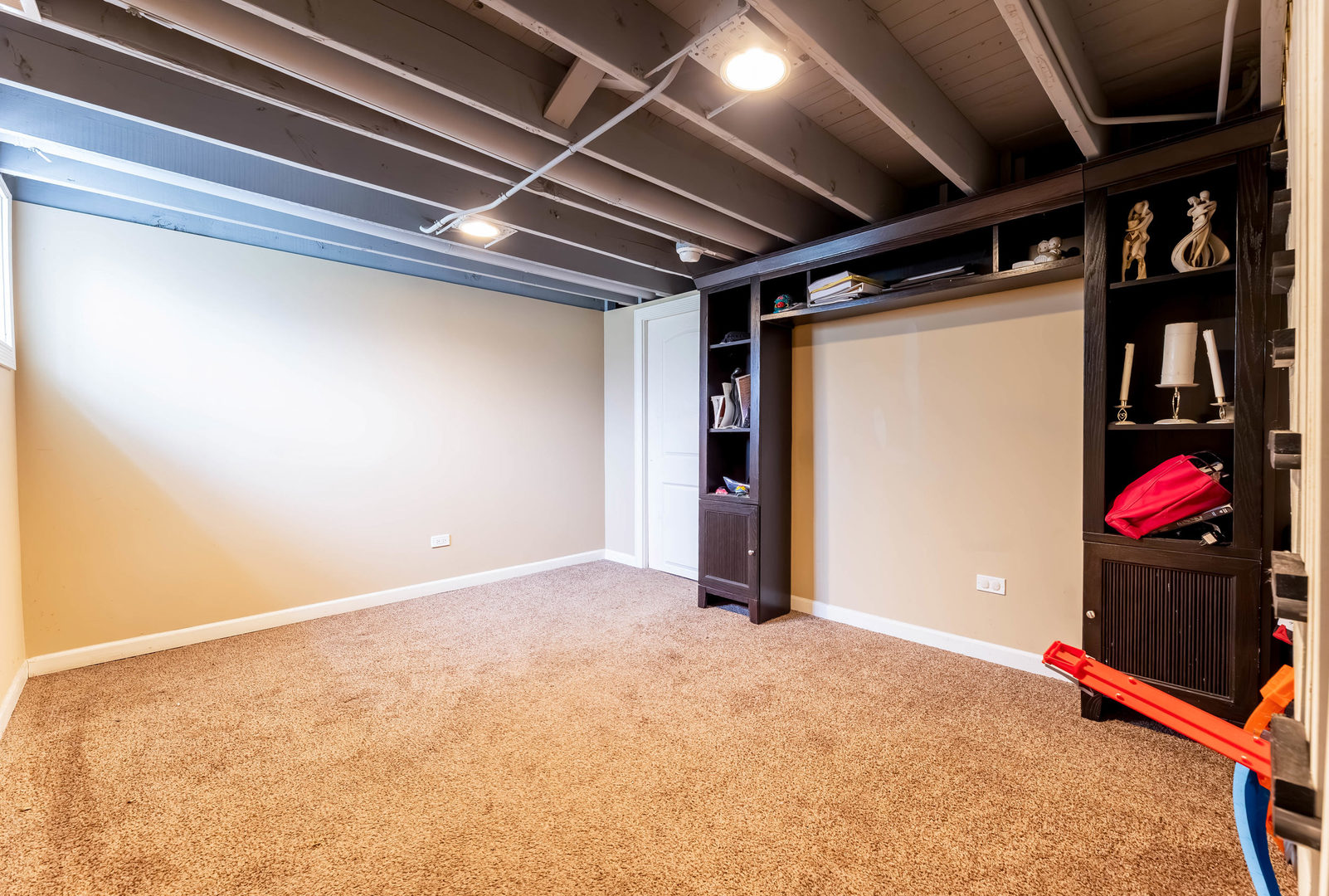 8820 W 85th Place