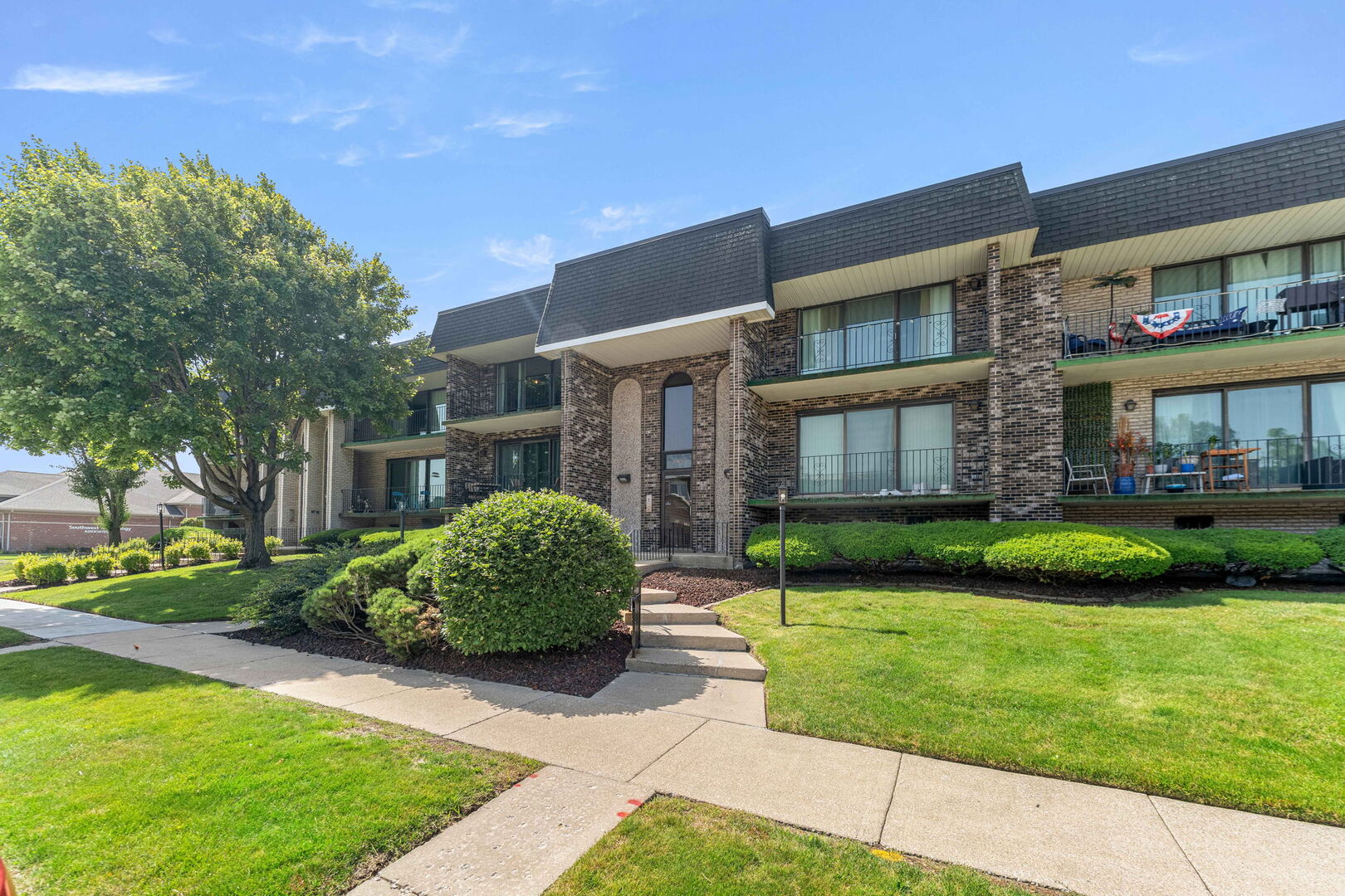 9122 S Pulaski Road Unit: 2E